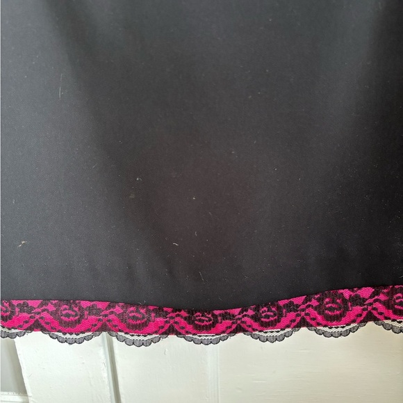 Elegant Black Dress with Pink Accents - Picture 5 of 5